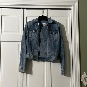 Light wash denim, stretchy fabric, very comfortable